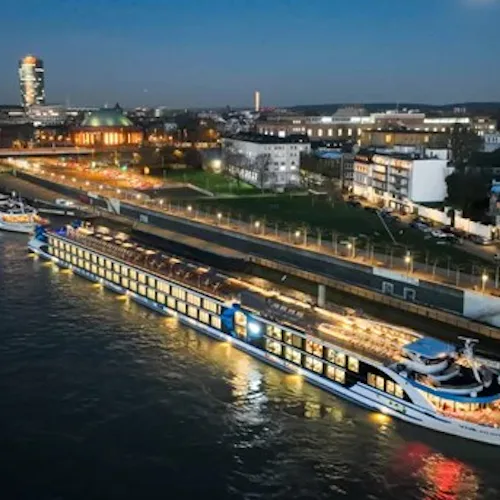 Elvecruise på Donau med historiske byer og elvelandskap