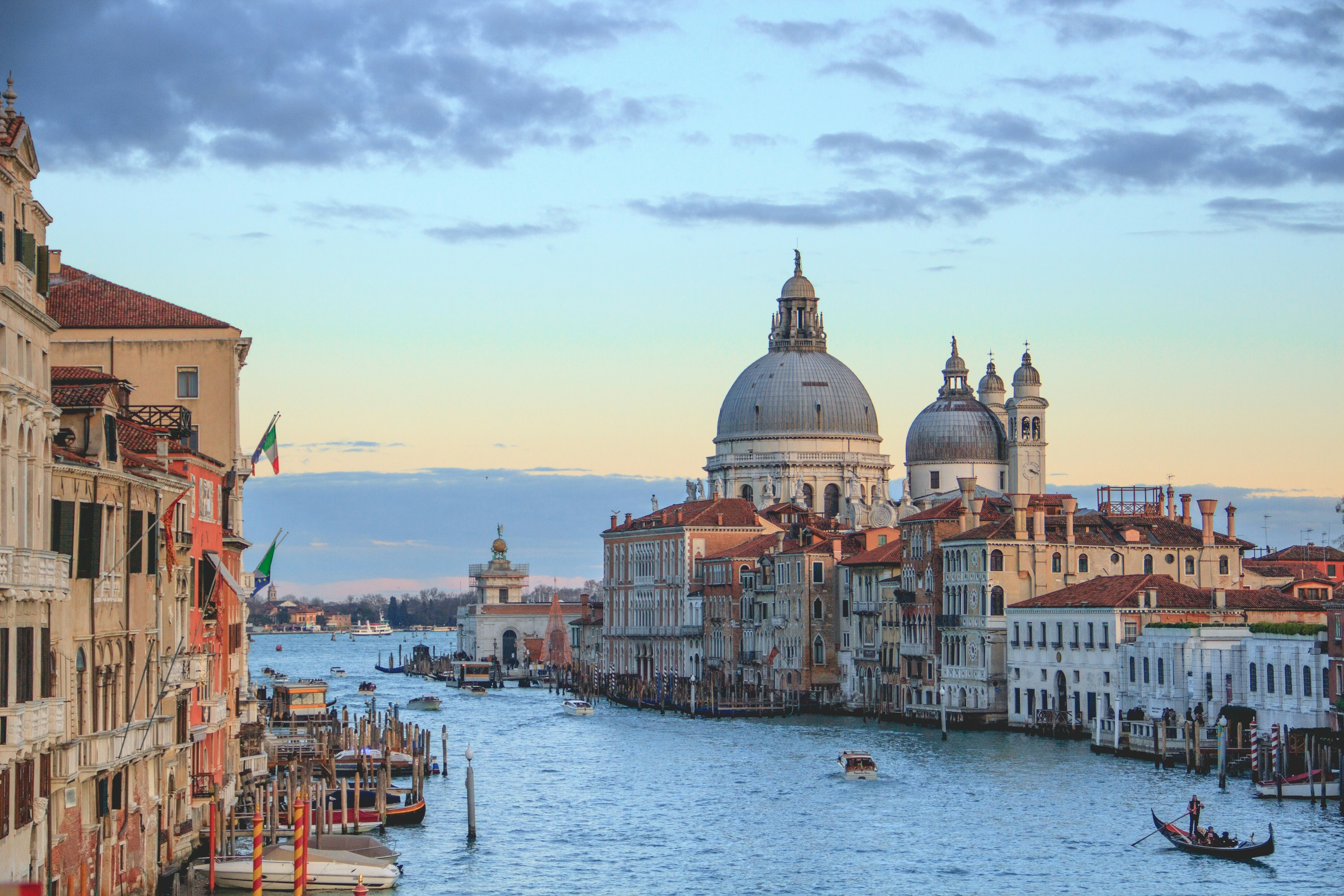 VIVA Unique på elven PO fra Venezia