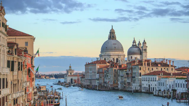 VIVA Unique på elven PO fra Venezia