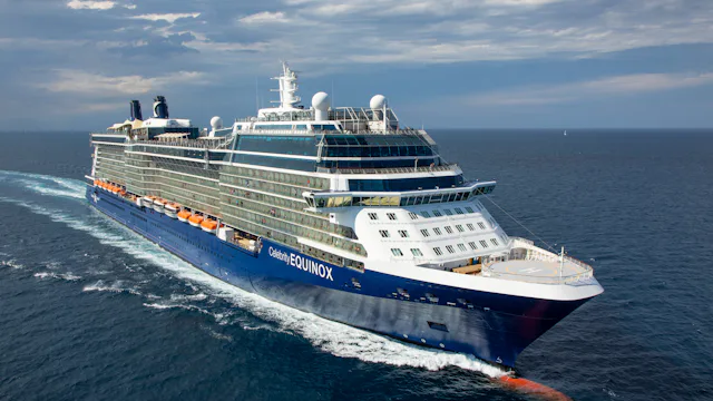 Celebrity Equinox sett fra havet