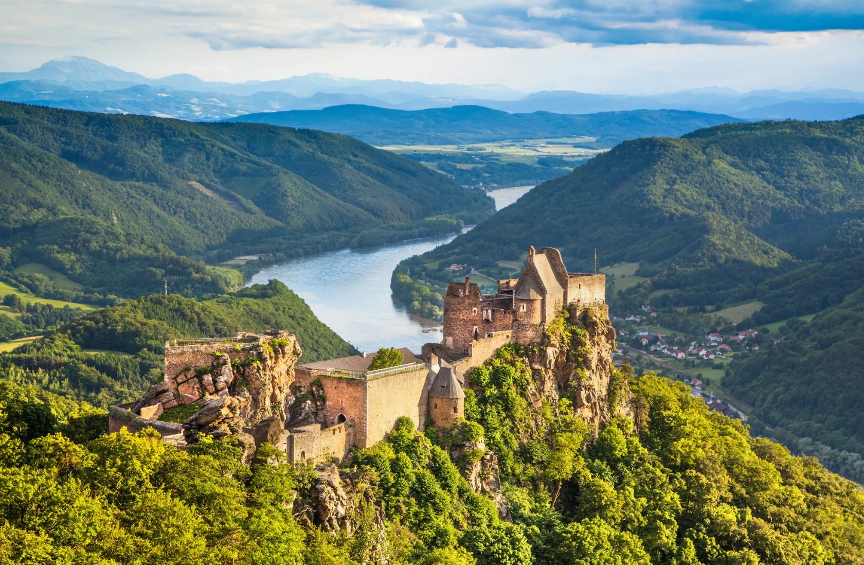 Elvecruise fra Budapest til Wien 21.-28. juli 2027 med VIVA ENJOY - fly, transfer og VIVA All-Inclusive inkludert